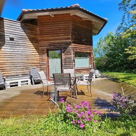 Mini Casa Con Jardín Mungia